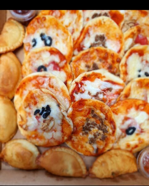 Mini pizzas et empanadas