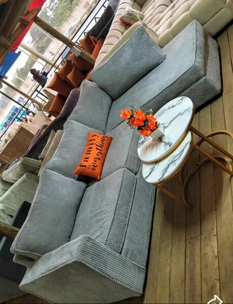 Lit King en velours bleu