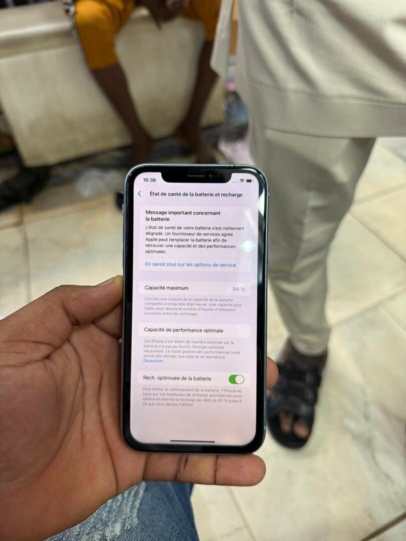 iPhone XR 64g Bleu tout passe