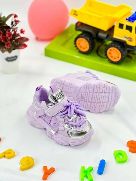 Kids sneakers