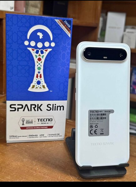 Smartphone TECNO SPARK Slim