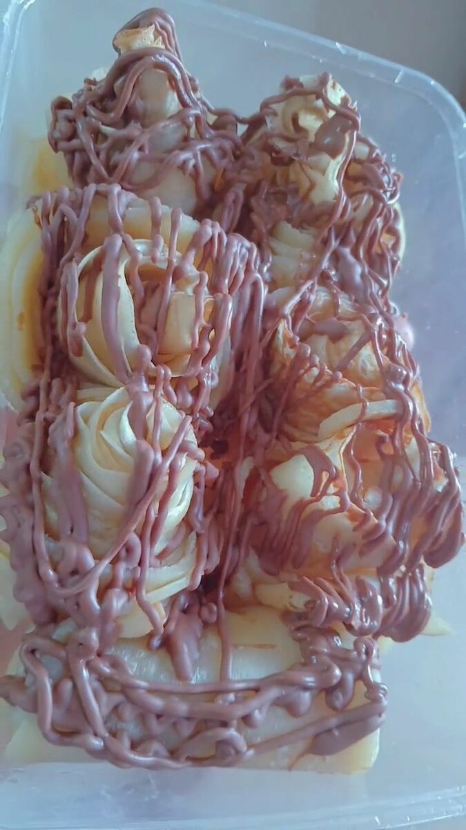 Crêpe en fleurs et plie normal