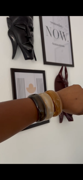 Bracelets en résine colorés