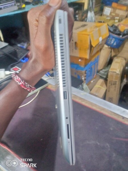 Ordinateur portable HP moderne