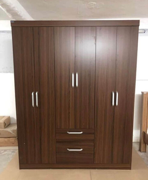 Armoire 3 portes marron avec étagères