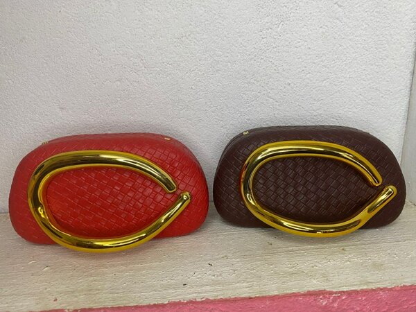 Pochette élégante en cuir