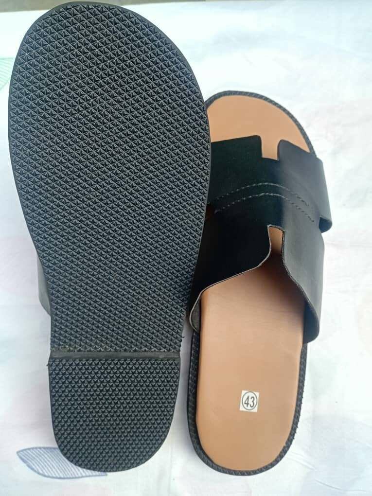 Sandales en cuir noir 43