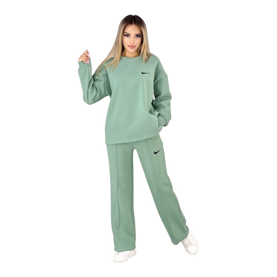 Женский спортивный костюм Nike