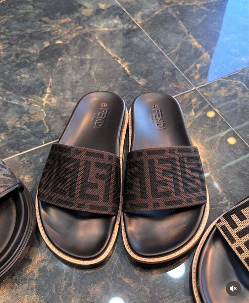 Sandales en cuir FENDI