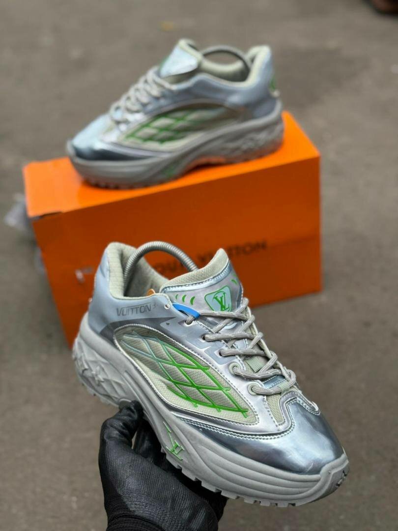 Basket Luis Vuitton ( original dans carton )