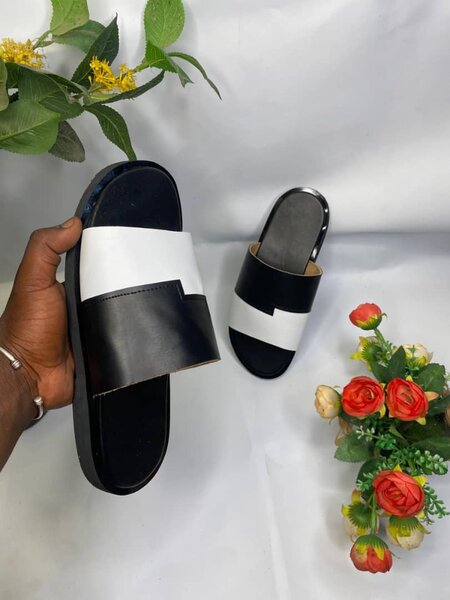 Sandales élégantes noires et blanches