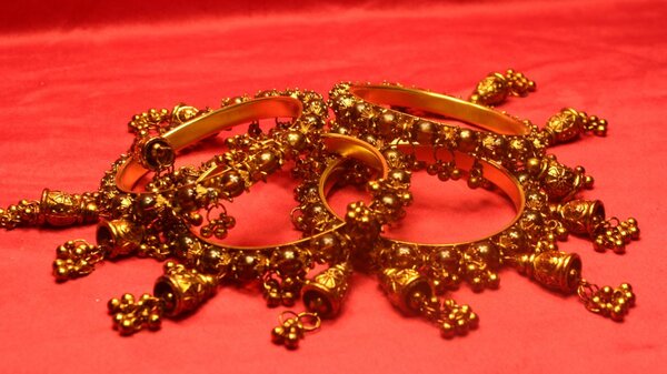 Elegant Antique Brown Pearls Design Bangles