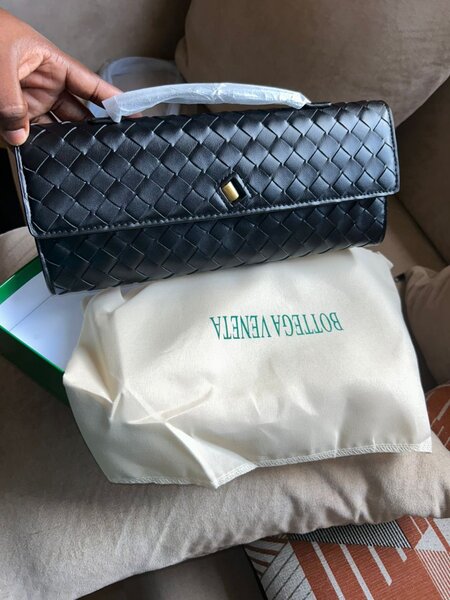 Sac à main tressé noir