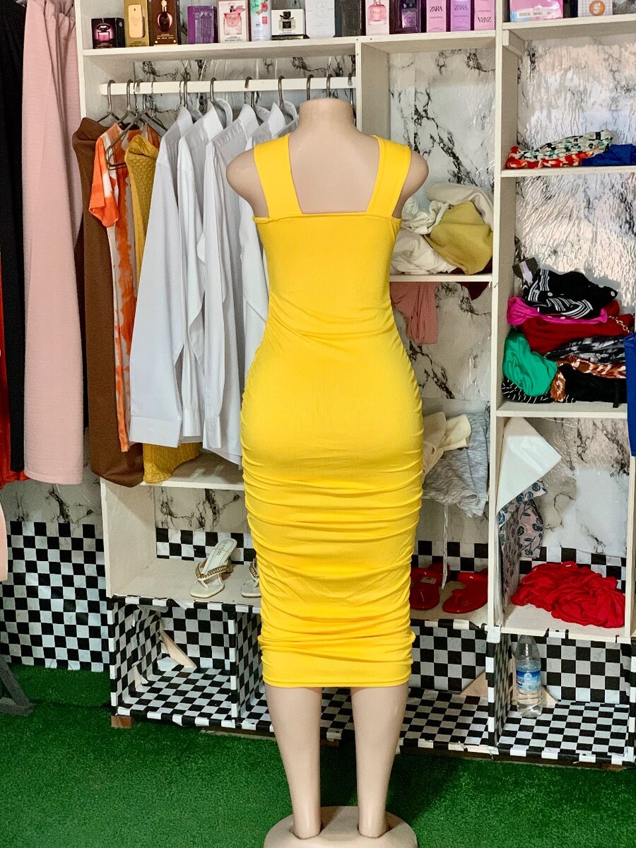 Robe jaune moulante élégante