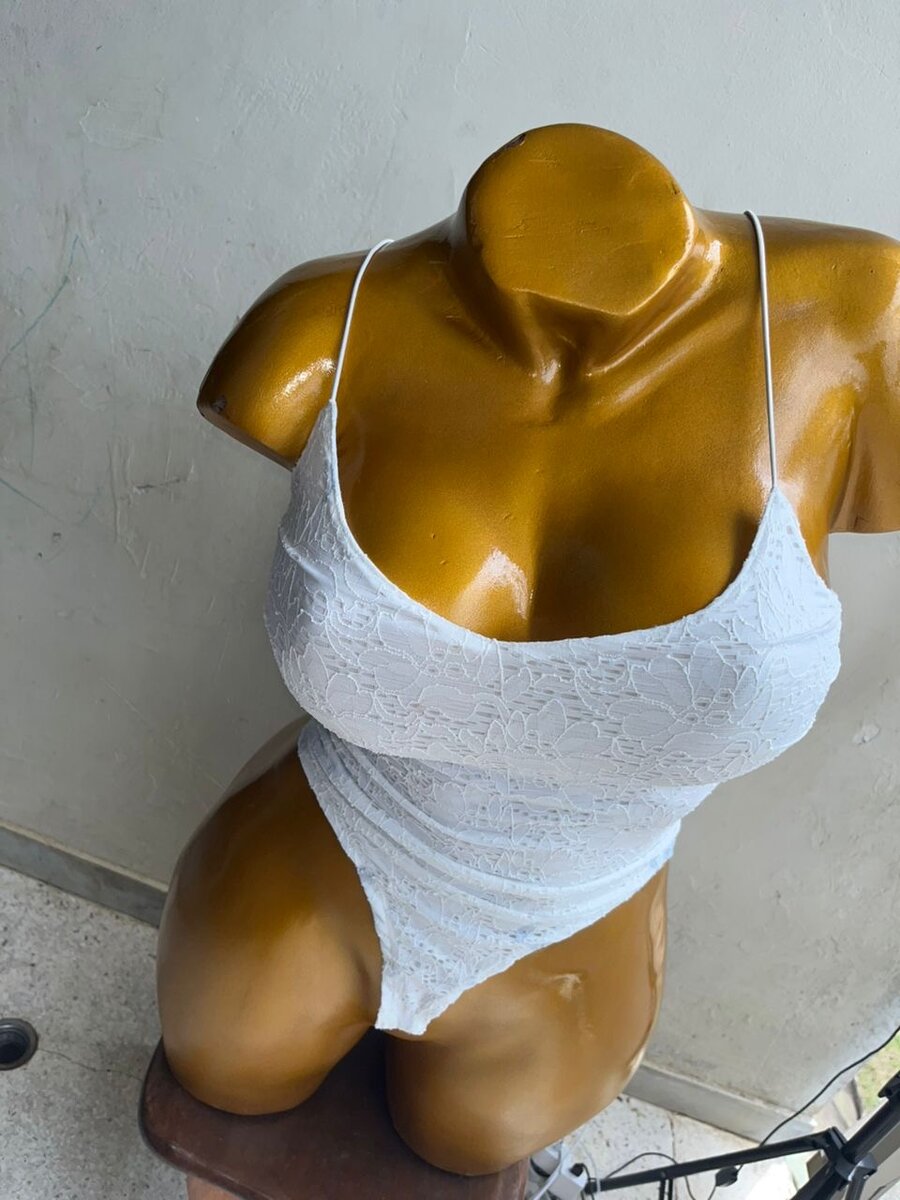 Body féminin élégant