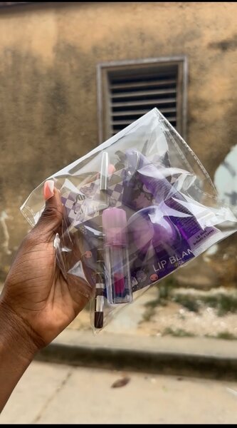 Ensemble de Baumes à Lèvres