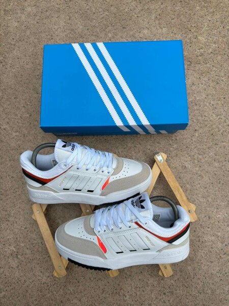 Baskets Adidas blanches casual
