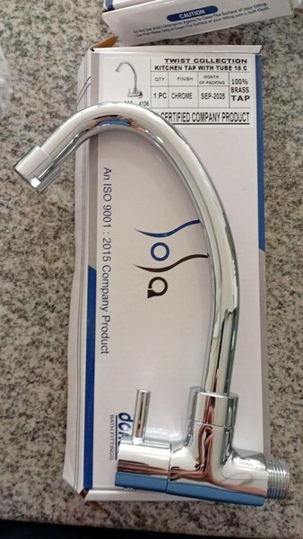 Robinet de cuisine moderne chromé