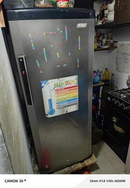 Réfrigérateur moderne rapide