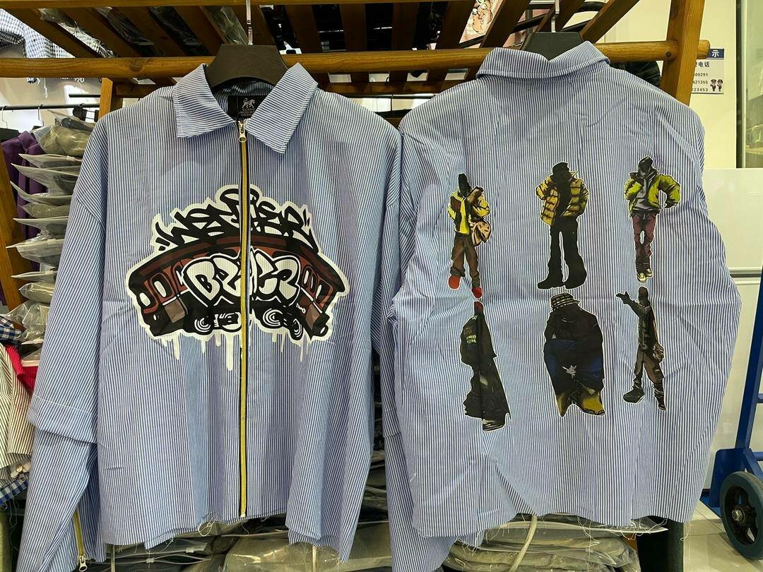 Vestes à motifs urbains