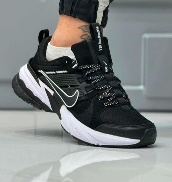 Baskets noires tendance