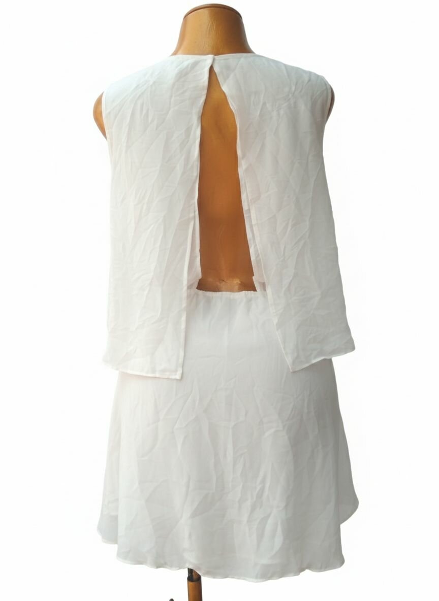 Robe blanche en dentelle élégante