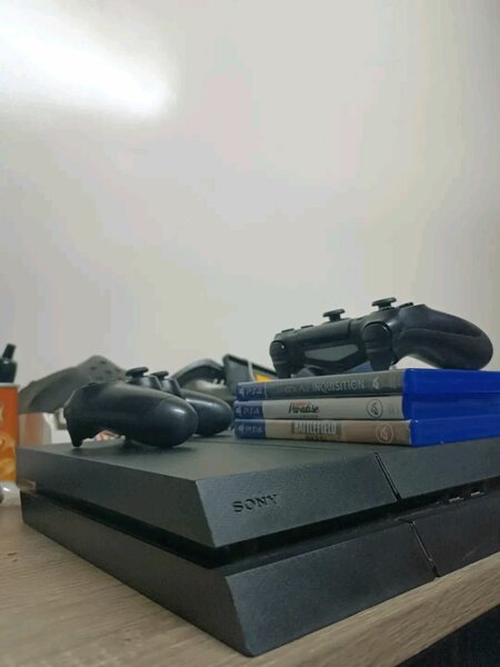 Console Sony PS4 avec Manettes