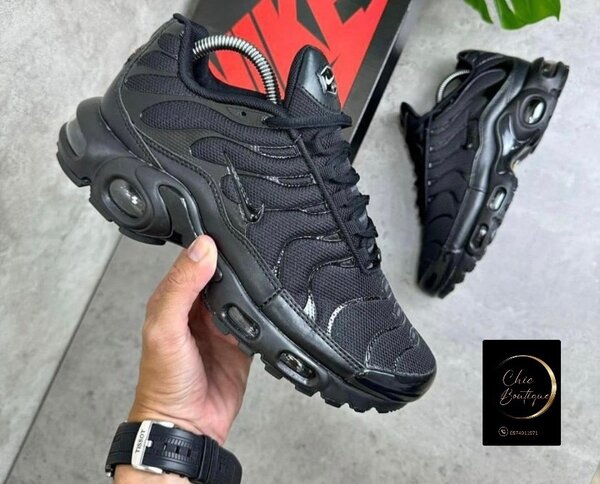 Basket Nike Tn avec carton