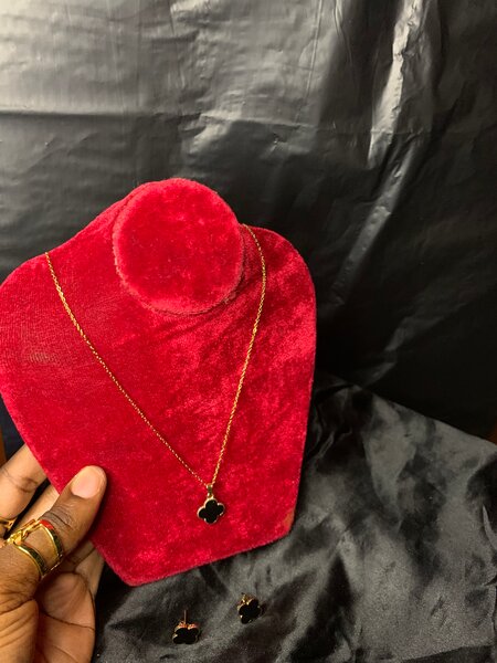 Collier+ boucle trèfle doré