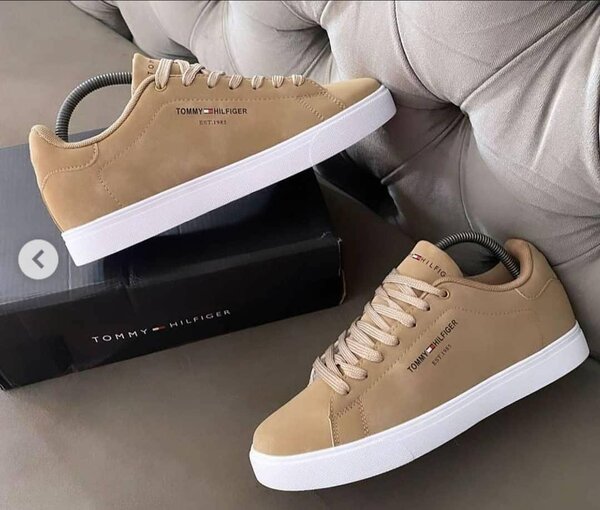 Baskets en cuir beige