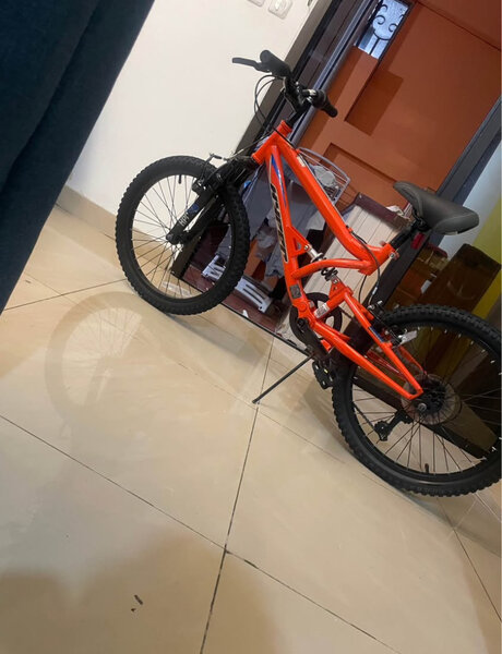 Vélo de montagne orange