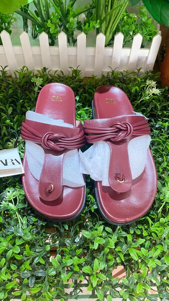 Sandales en cuir élégante Zara