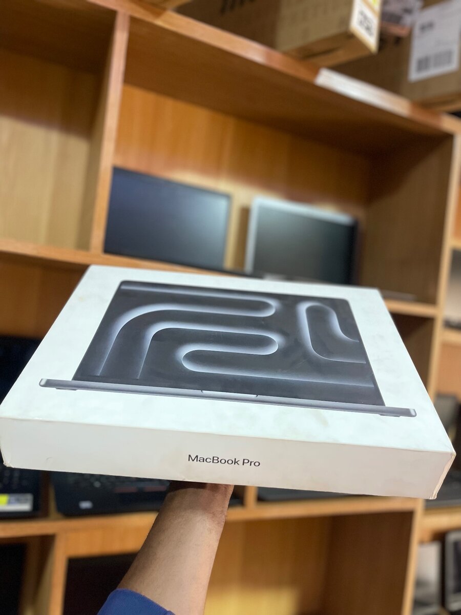 MACBOOK PRO,M3 ,2023