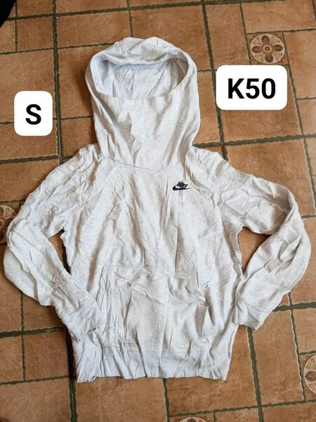 white nike sweatshirt s