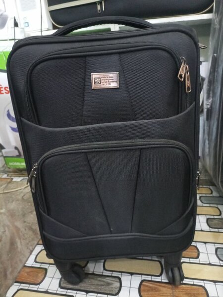 Valise à roulettes robuste