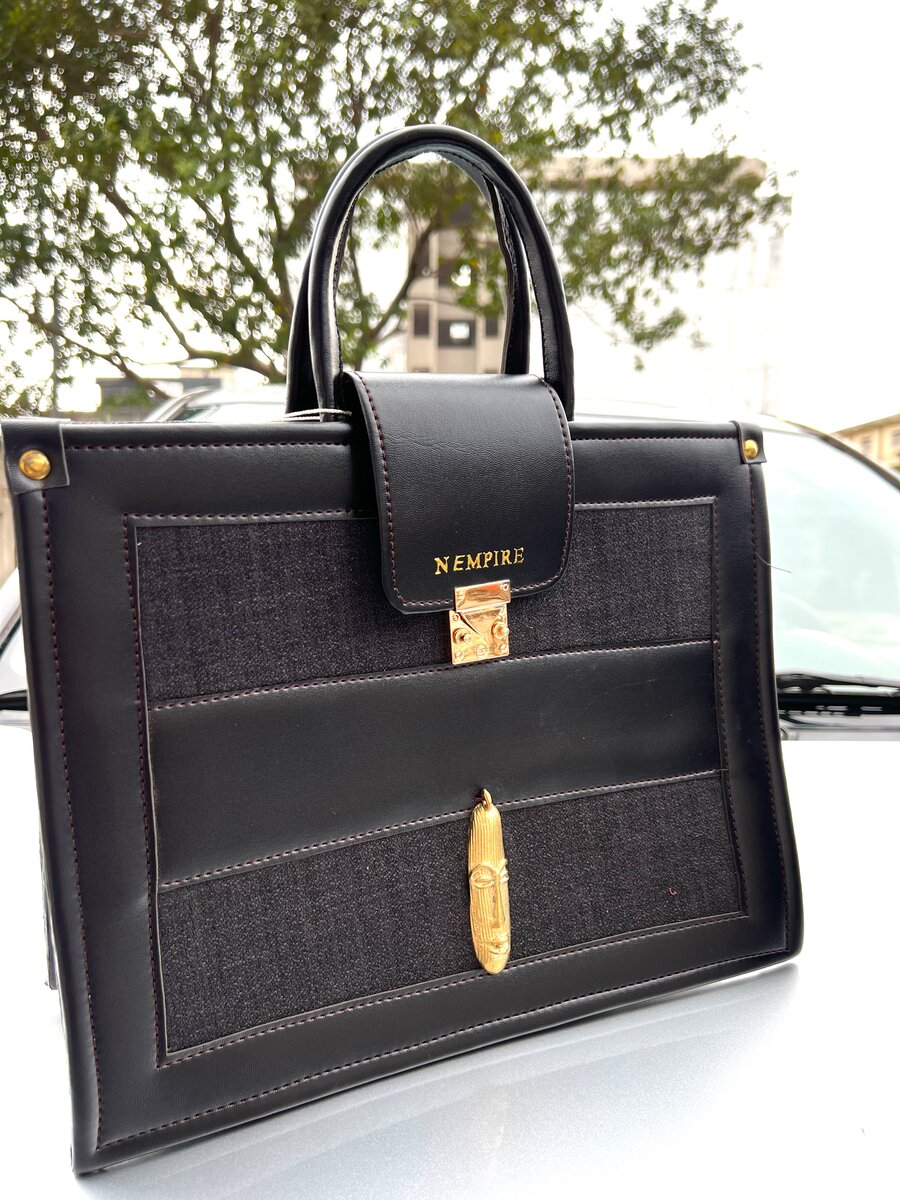 Sac à main élégant en cuir noir