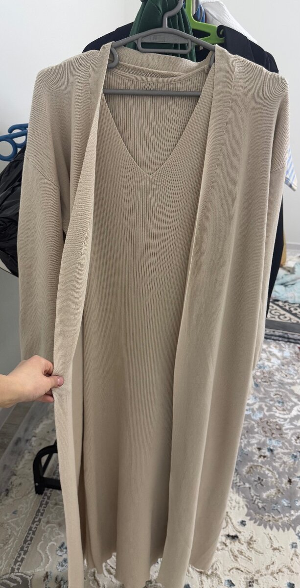 Голубая платья 1000 Двойка бежевая 1300