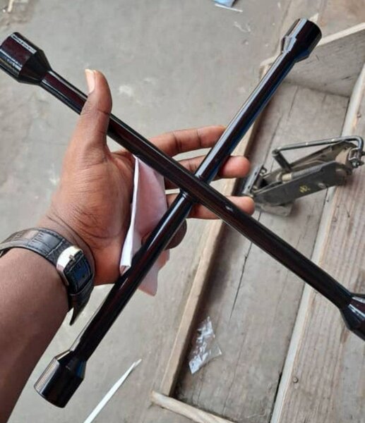 Clé en croix robuste