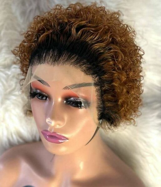 Perruque bouclée en dentelle