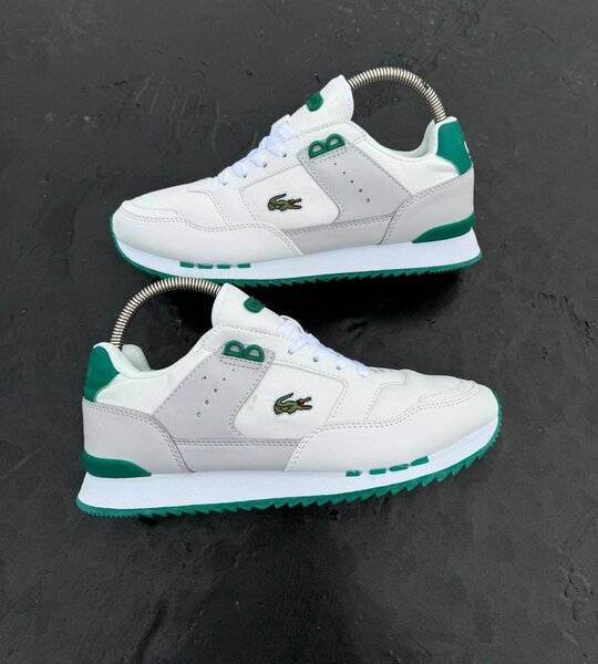 Baskets blanches élégantes homme