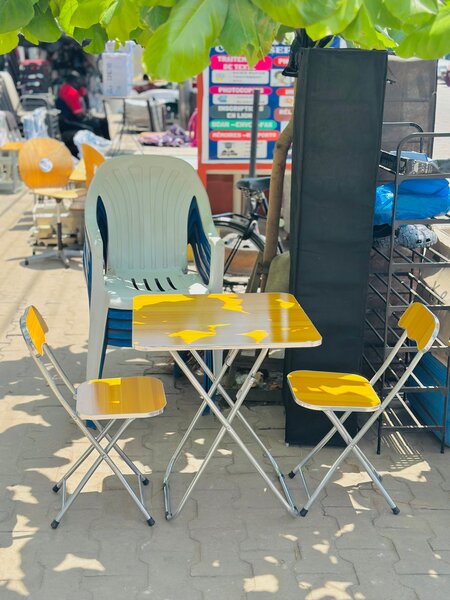 Set de table et chaises pliables