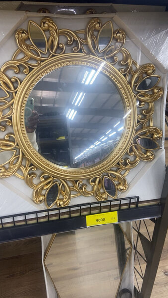 Miroir mural décoratif doré