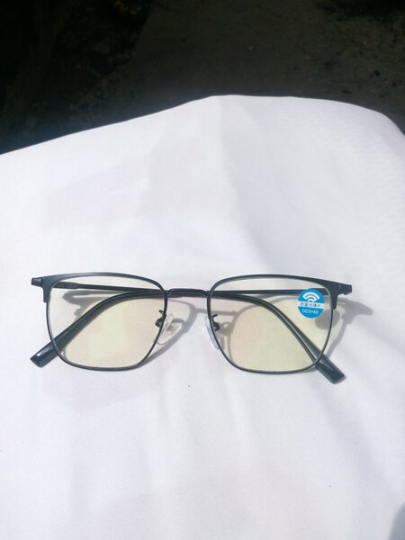 Colormatic and anti-blue light glasses