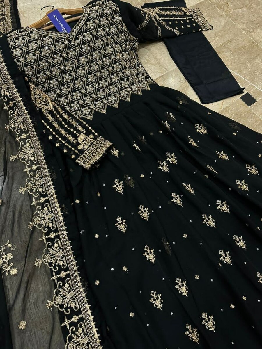 Heavy embroidery maxi,  dupatta,.trouser