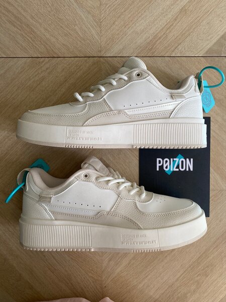 Кроссовки оригинал с Poizon