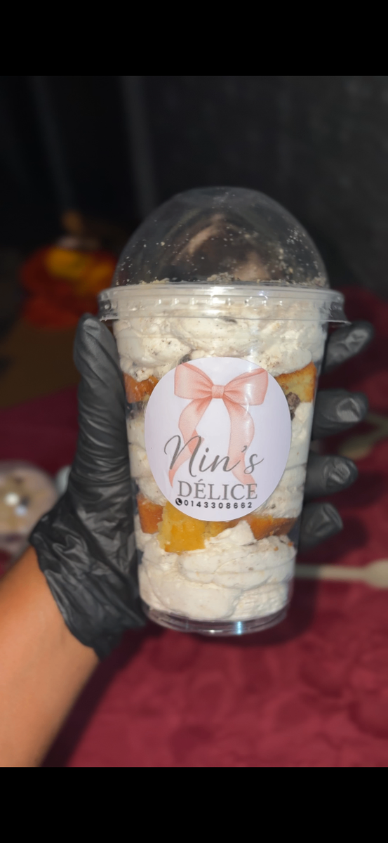 Dessert raffiné en verre