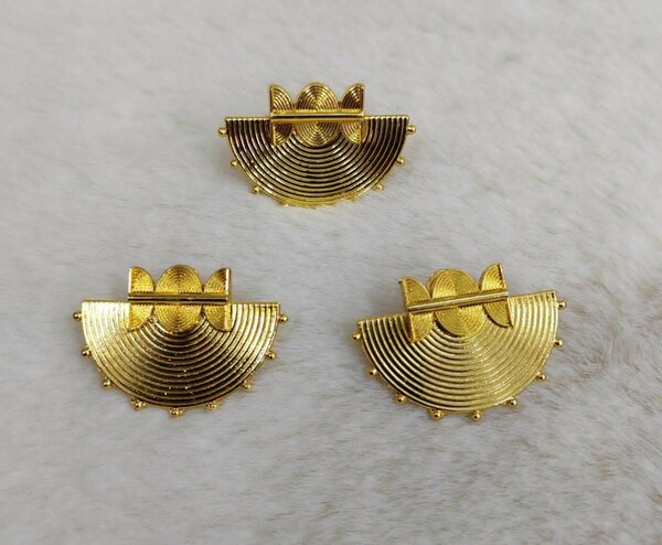 Épingles de cravate dorées