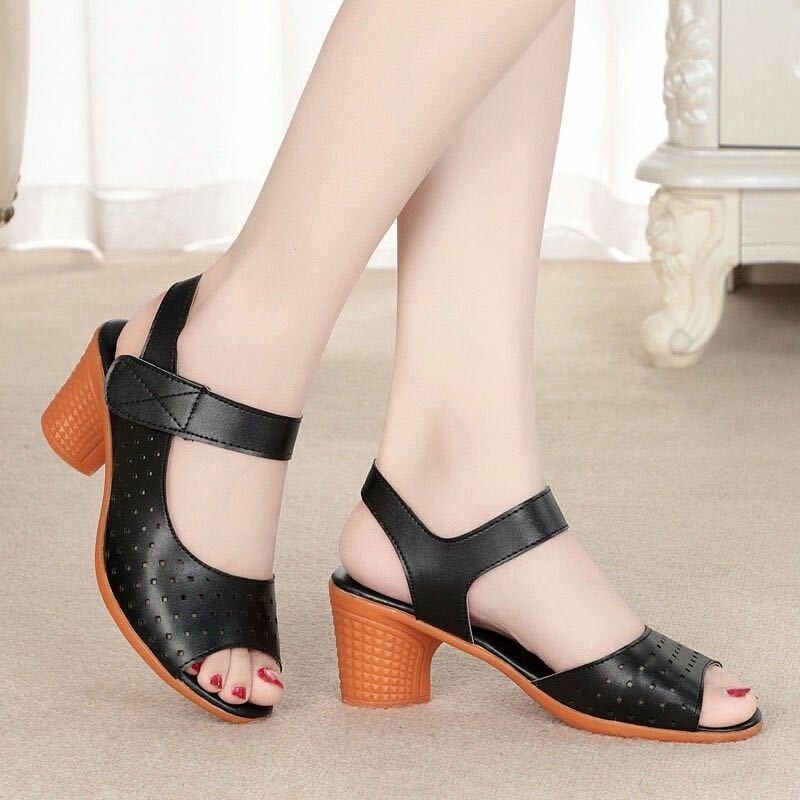 Ladies heel sandals
