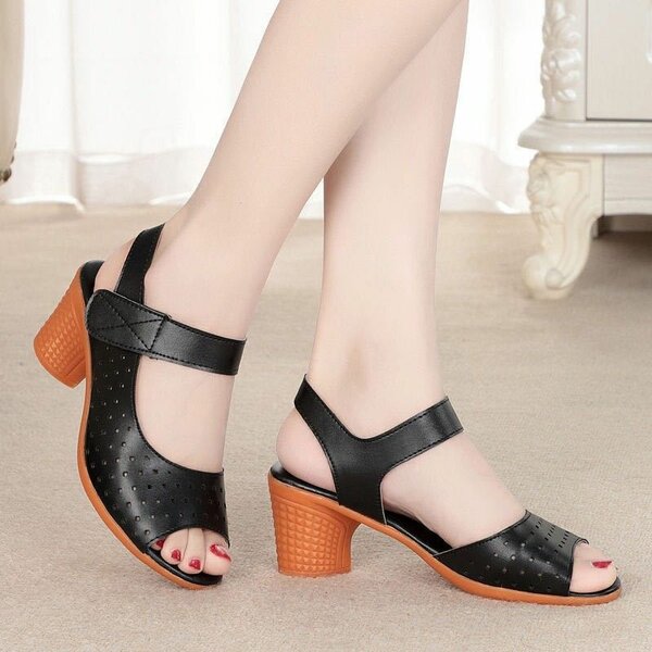 Ladies heel sandals
