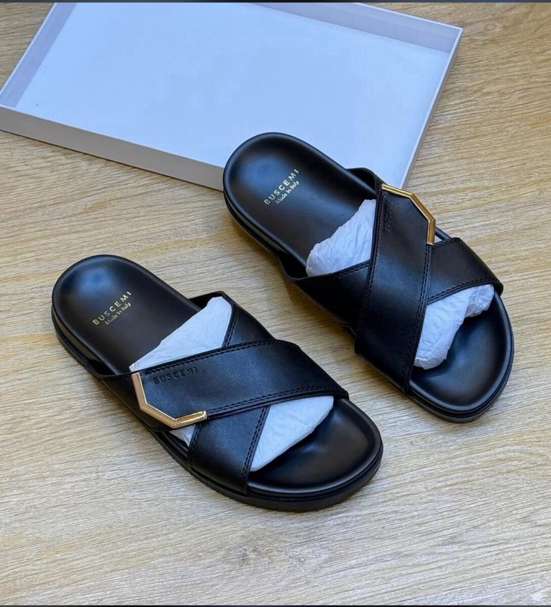 Sandales en cuir noir élégantes